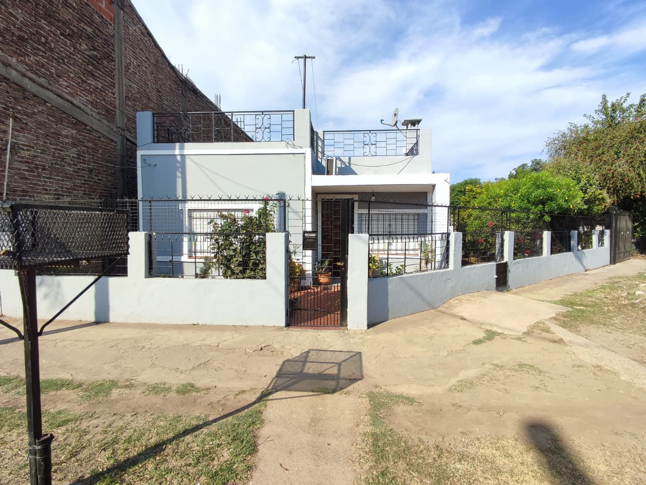 HERMOSA CASA EN ESQUINA