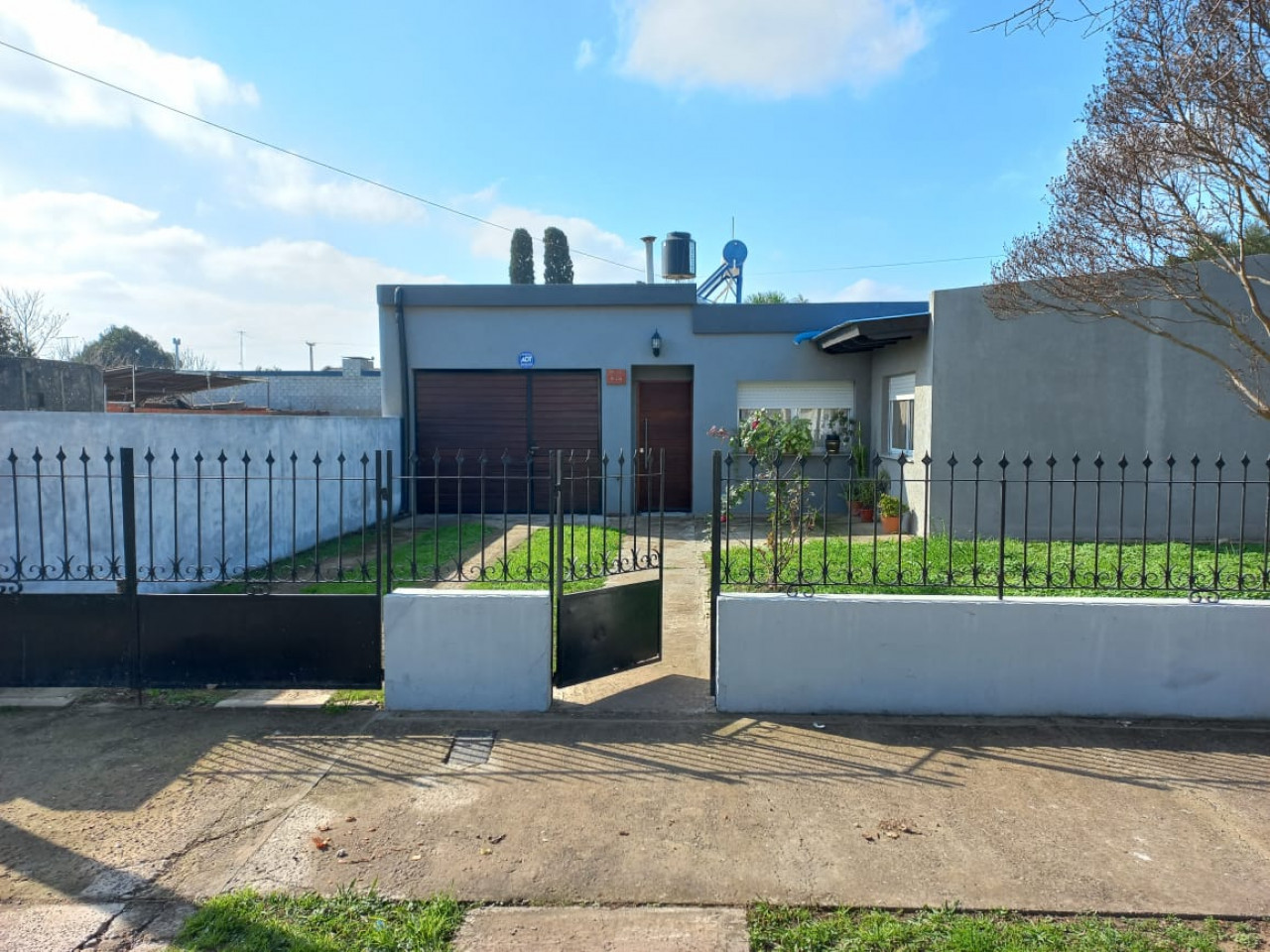 CASA 3 AMBIENTES EN UN PUEBLO EN SANTA FE (CORONEL BOGADO), CON COCHERA, OFICINA, PILETA AL FONDO, A 2 CUADRAS DE LA PLAZA