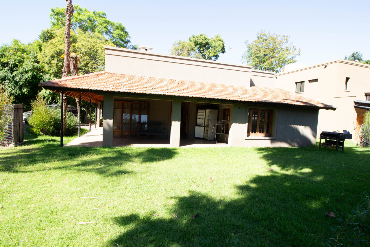 Casa en venta, barrio con Porton, Bella Vista