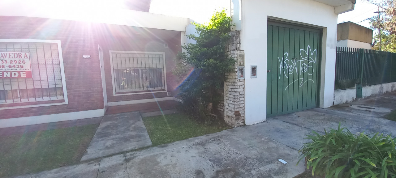 CASA EN VENTA - CASTELAR 2400 - SAN MIGUEL