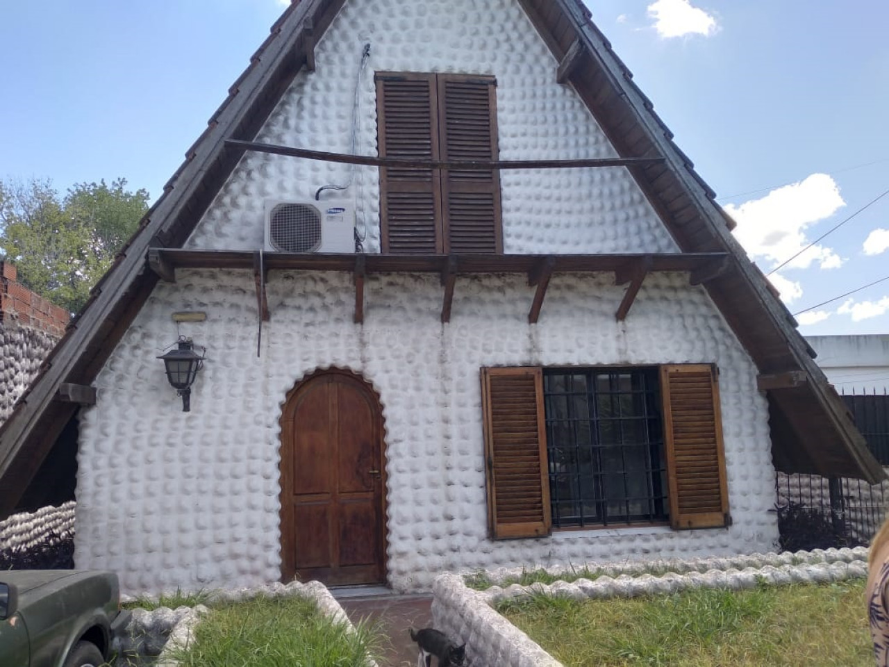 casa a metros de ruta 8 y de estacion ferrocarril Urquiza